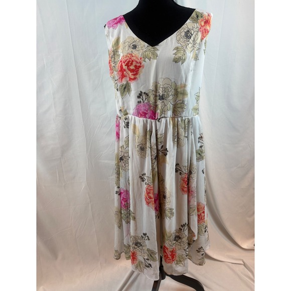 torrid Dresses & Skirts - Chic Boho Floral Print Maxi Dress V Neck‎ Sleeveless Smocked Waist Tie Back